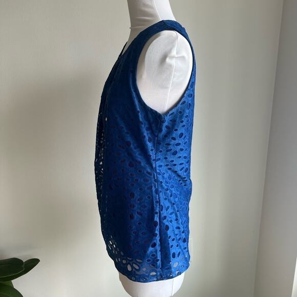 BANANA REPUBLIC BLUE EYELET GATHERED NECK SLEEVELESS BLOUSE SIZE SMALL - Picture 4 of 5